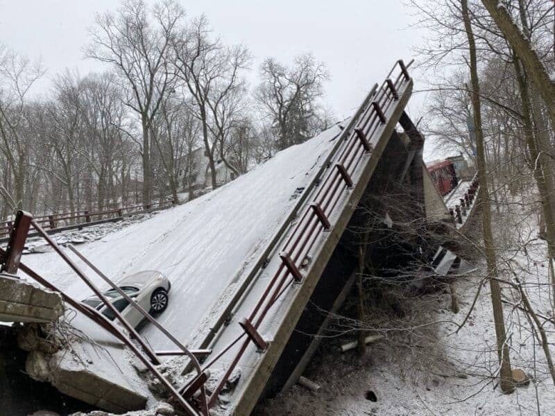 How to avoid the Forbes Ave bridge collapse on your bike | LaptrinhX / News