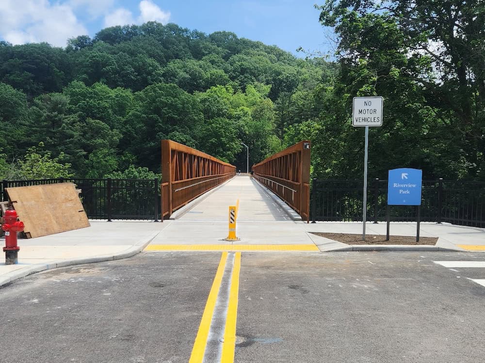 Come walk it, bike it, and celebrate it: the Davis Avenue Bridge is back, and better than ever. Let’s enjoy this reconnection together!